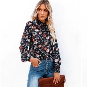 VICI Floral Mock Neck Ruffle Blouse size Small